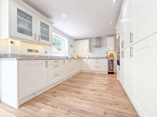 4 bed house for sale