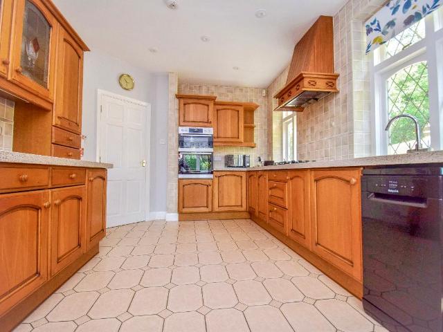 4 bed house for sale