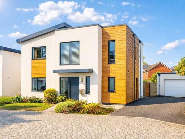 4 bed house for sale