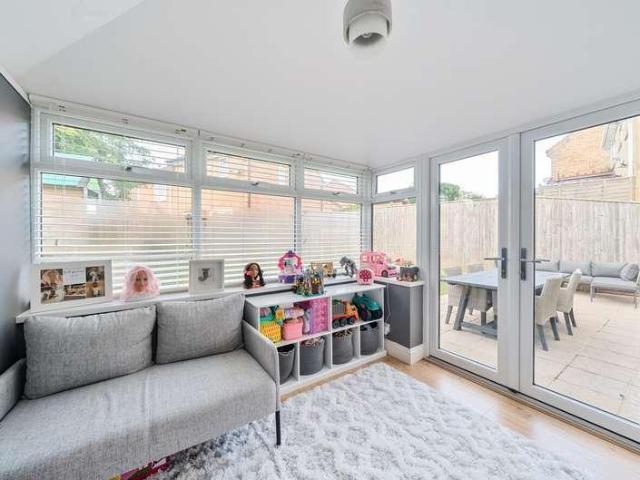 4 bed house for sale