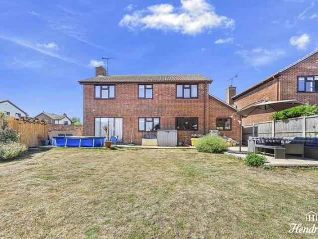 4 bed house for sale