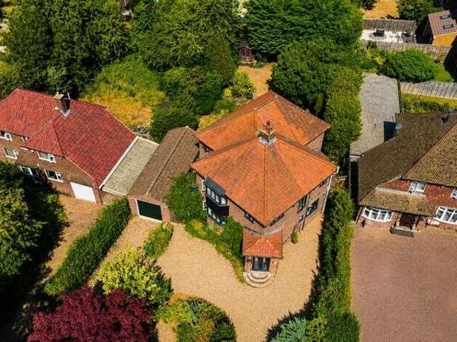 4 bed house for sale