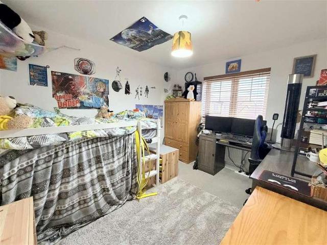 4 bed house for sale