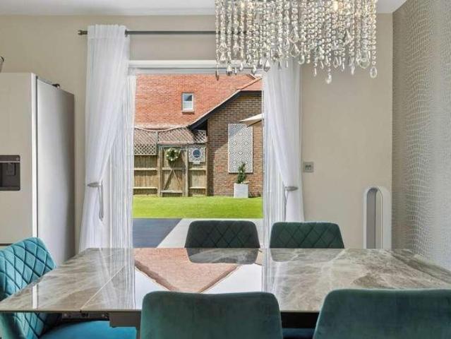 4 bed house for sale