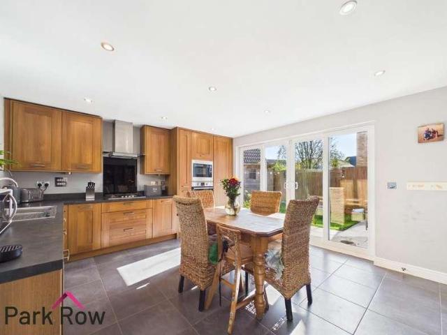 4 bed house for sale