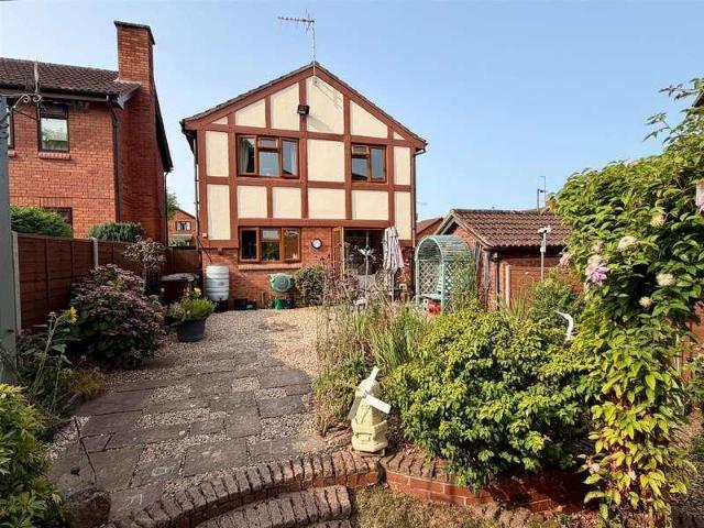 4 bed house for sale