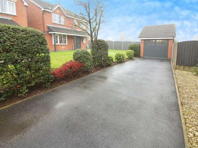 4 bed house for sale