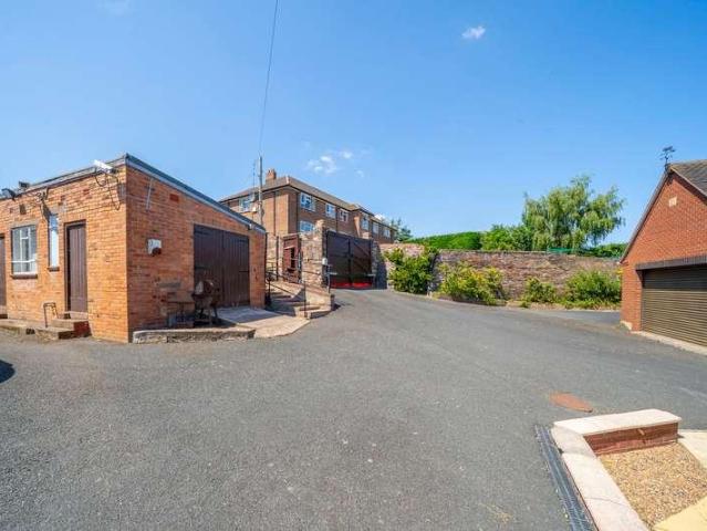 4 bed house for sale