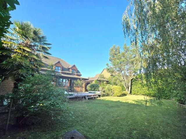 4 bed house for sale