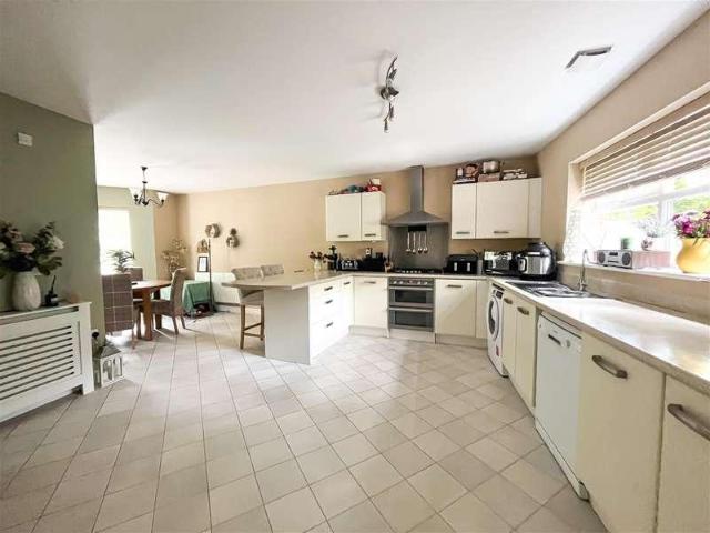 4 bed house for sale