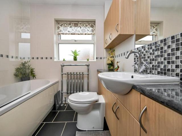 4 bed house for sale