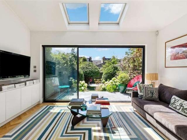 4 bed house for sale