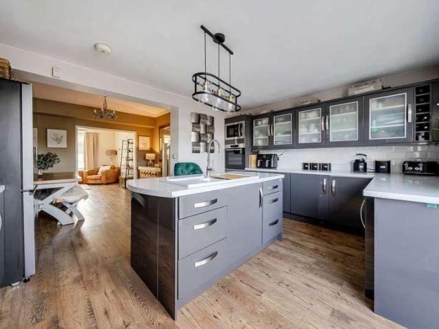 4 bed house for sale