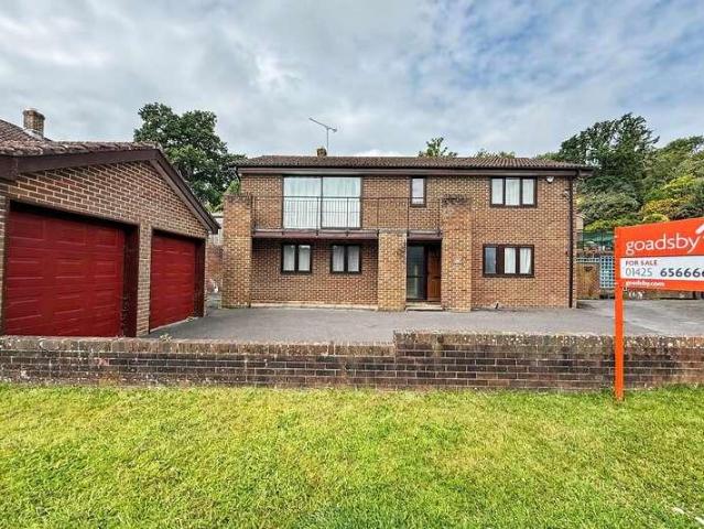4 bed house for sale