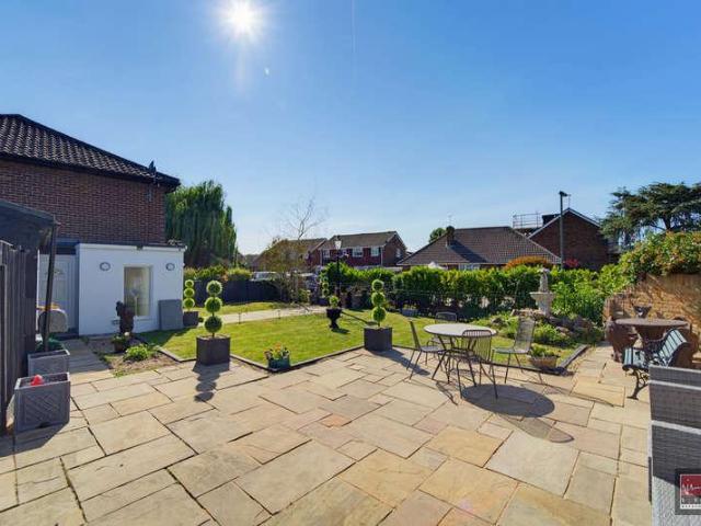 4 bed house for sale