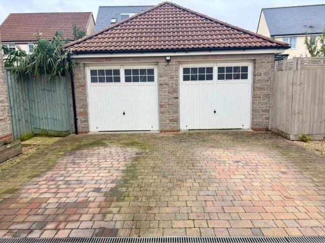 4 bed house for sale