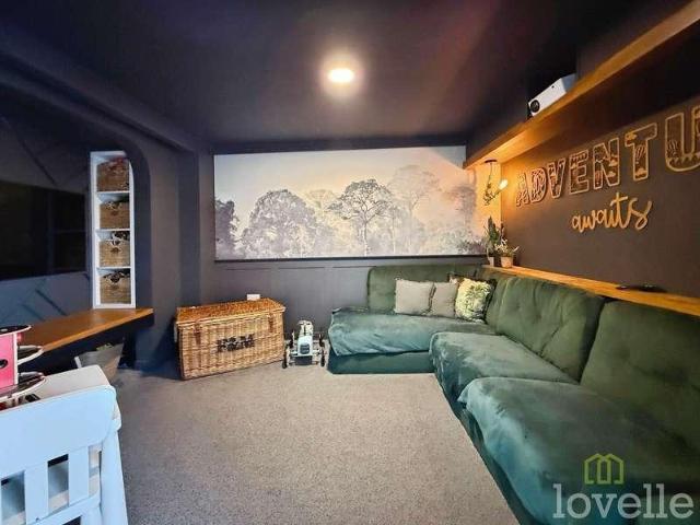 4 bed house for sale