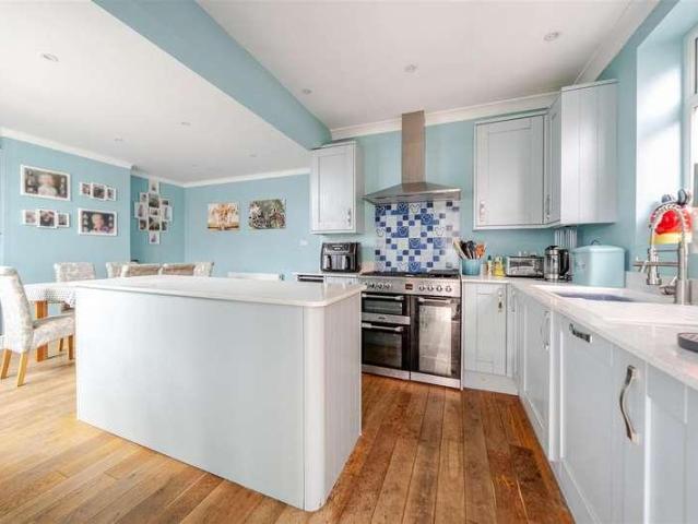 4 bed house for sale