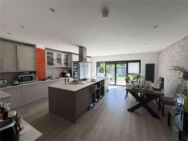 4 bed house for sale