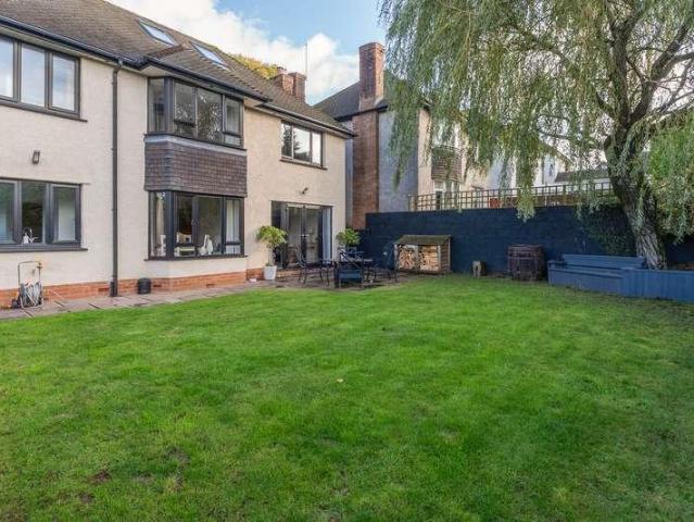 4 bed house for sale