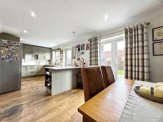 4 bed house for sale
