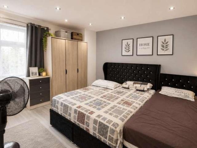 4 bed house for sale