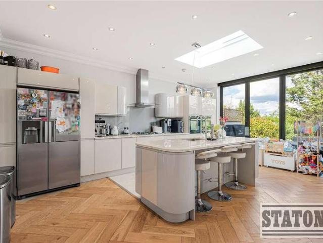 4 bed house for sale