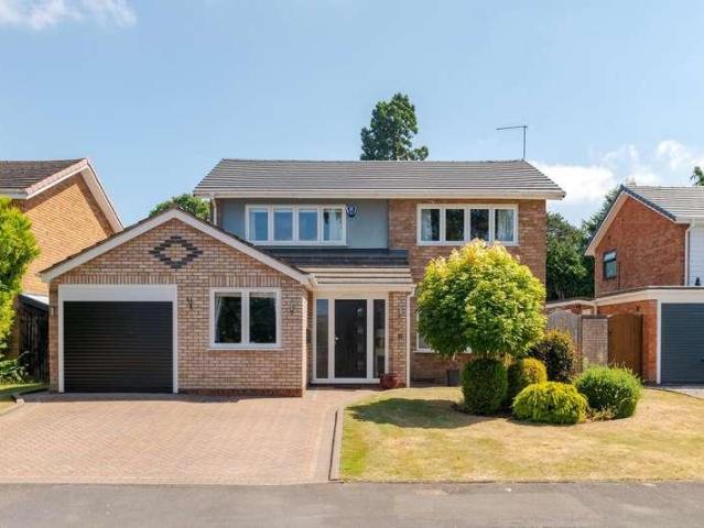 4 bed house for sale