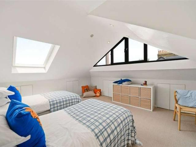 4 bed house for sale