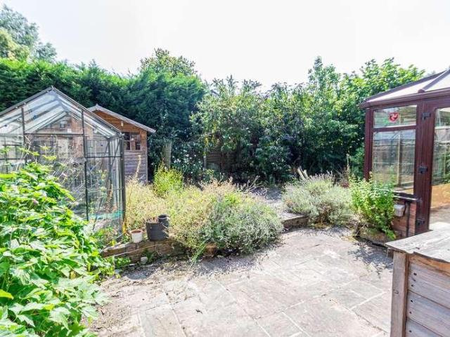 4 bed house for sale