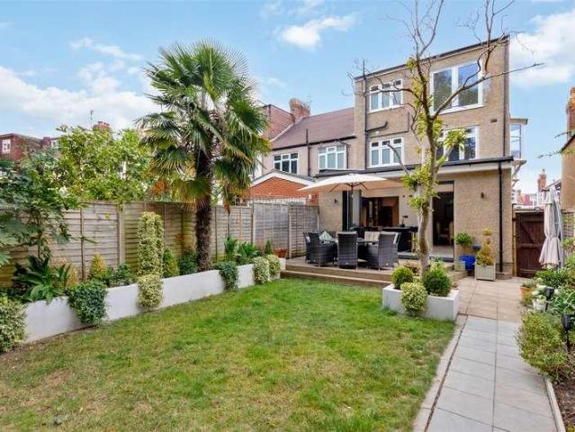 4 bed house for sale