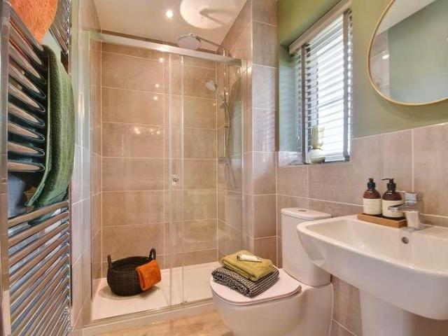 4 bed house for sale