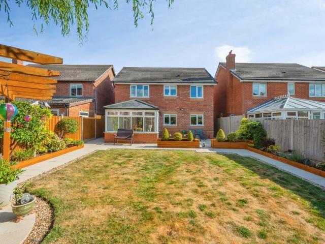 4 bed house for sale