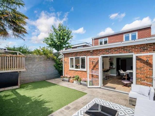 4 bed house for sale