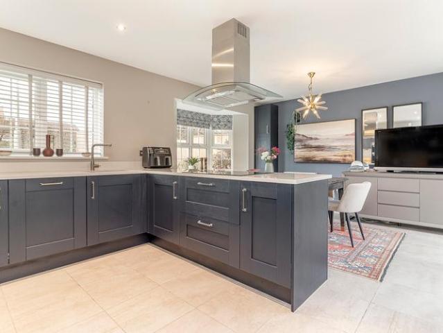 4 bed house for sale