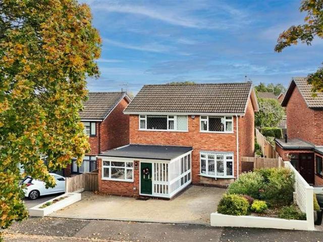 4 bed house for sale