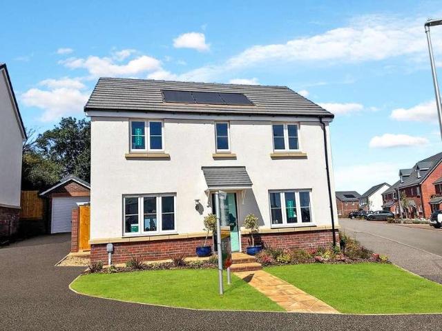 4 bed house for sale