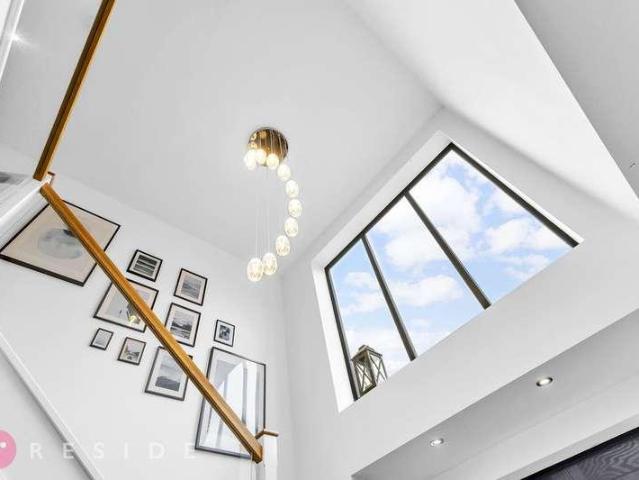 4 bed house for sale