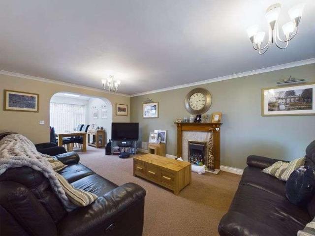 4 bed house for sale