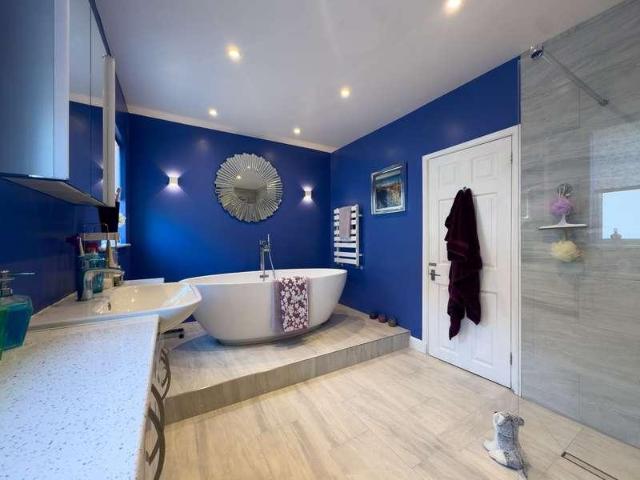 4 bed house for sale