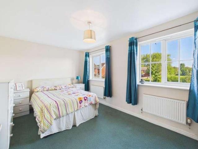4 bed house for sale