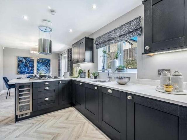 4 bed house for sale