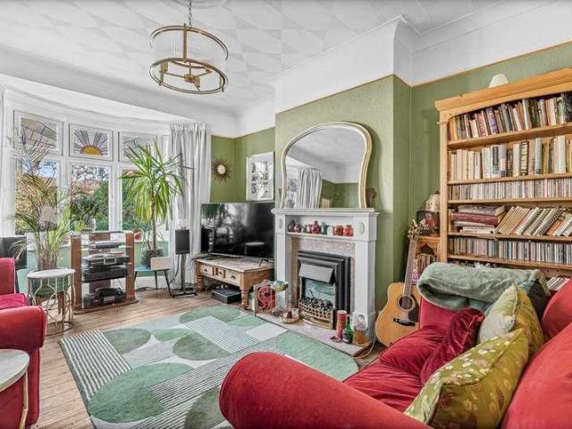 4 bed house for sale