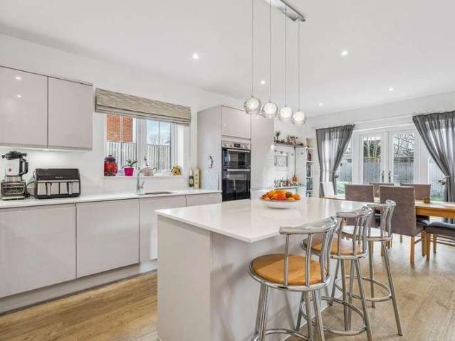 4 bed house for sale