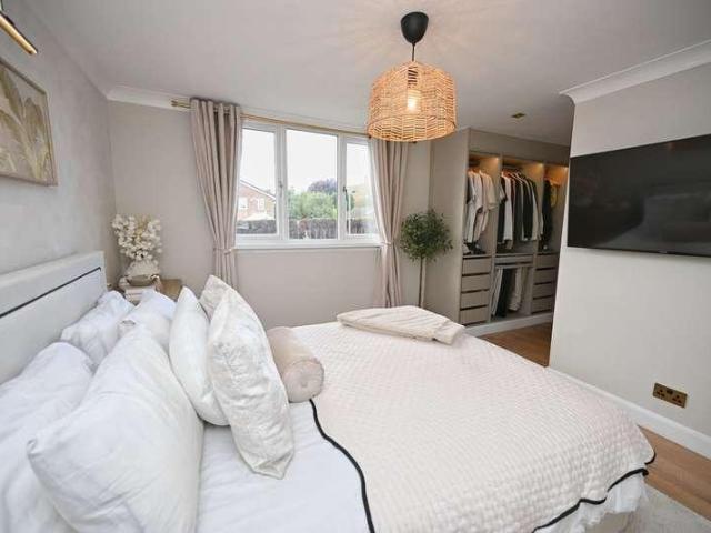 4 bed house for sale