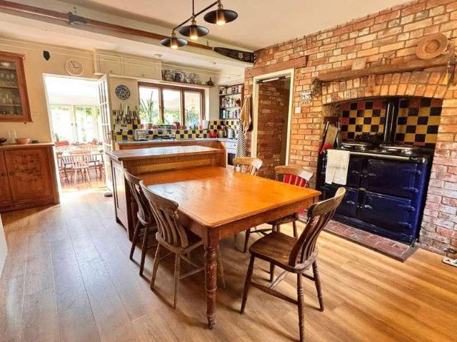 4 bed house for sale