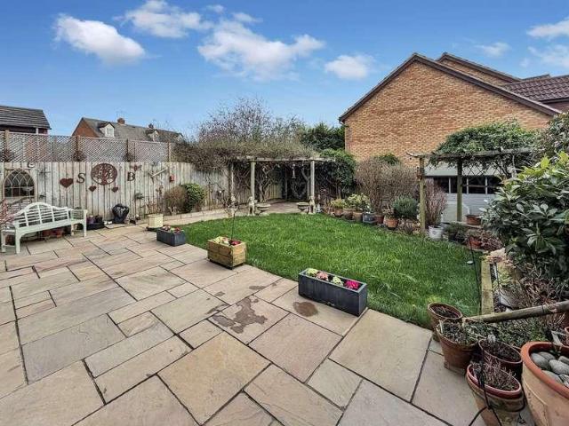 4 bed house for sale