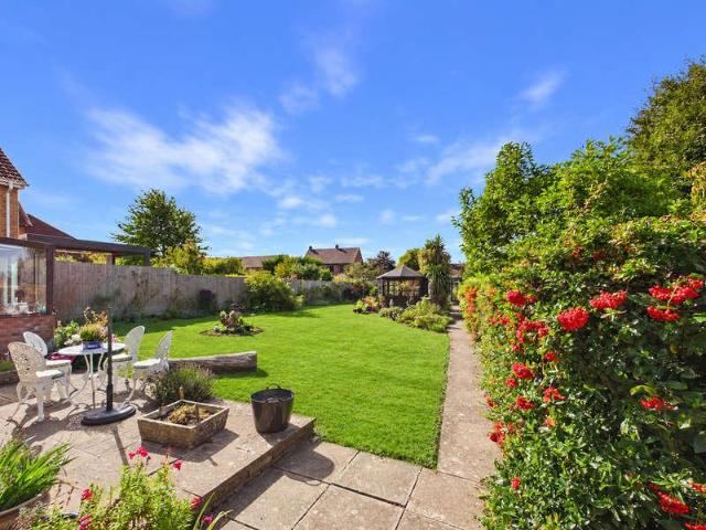 4 bed house for sale