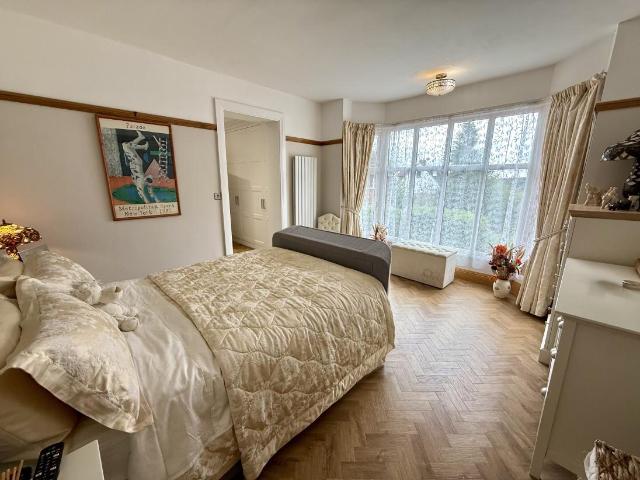 4 bed house for sale