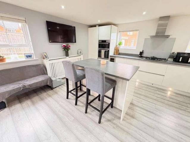 4 bed house for sale